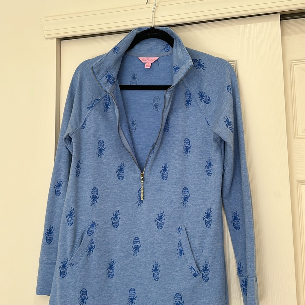 Lilly Pulitzer- Size Small- Popover Dress- Bennet
Blue Pineapple Burnout - Picture 14 of 14